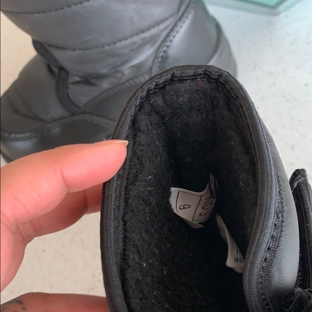 Kids snow boots size 9 (little boys) - Picture 4 of 4